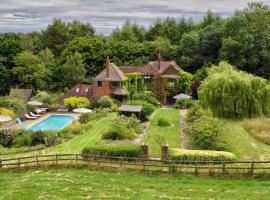 A picture of the hotel: The Limes Country House with Heated Pool & Hot Tub