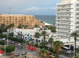 होटल की एक तस्वीर: Sousse Corniche Taib Mhiri Roadin Front of Riadh Palm Hotel