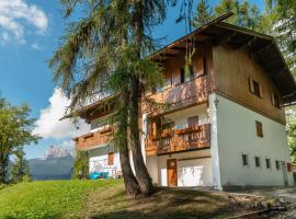 Hotel Photo: Chalet Pocol - Stayincortina