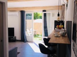 Hotel Photo: Petite maison pratique et cosy en Provence