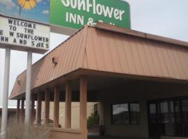 A picture of the hotel: Sunflower Inn & Suites - Garden City