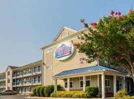 Motel 6-Fayetteville, NC - Fort Liberty Area, хотел в Файетвил