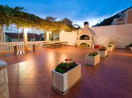 武科蒂奇别墅酒店，位于佩特罗瓦纳莫鲁的酒店