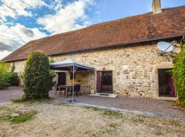 酒店照片: Historic Holiday Home in Cerilly with Swimming Pool