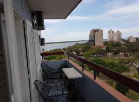 Фотография гостиницы: DEPARTAMENTO CORRIENTES VISTA AL RIO, PARQUE CAMBA CUA