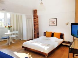 A picture of the hotel: Piata Victoriei Kiseleff Park Apartment Studio