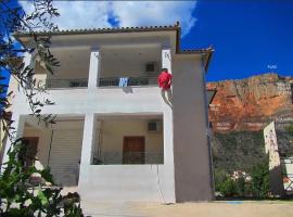 Gambaran Hotel: "Action" House in Leonidio 4-beds