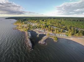 Askeviks Camping & Stugor, hotel in Sjötorp