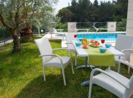 Hotel Photo: Deluxe Apartment with private Pool - 100m from the sea