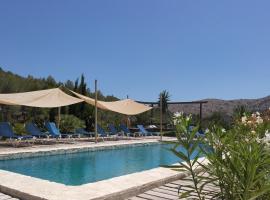 Foto di Hotel: villa with 7 bedrooms in finestrat, with wonderful mountain view, private poo...