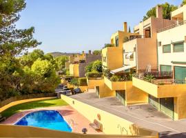 ホテル写真: house with 3 bedrooms in tarragona, with wonderful mountain view, pool access...