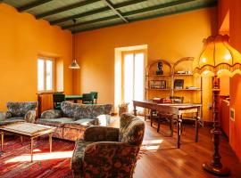 होटल की एक तस्वीर: Beautiful villa inside a park 20 meters from Lake Maggiore