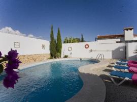 Foto di Hotel: Foyes Blanques Villa Sleeps 6 Pool Air Con WiFi