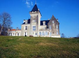 Fotos de Hotel: Saint-Avit-Senieur Chateau Sleeps 8 Pool Air Con