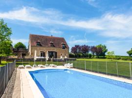 ホテル写真: Moulins-Engilbert Villa Sleeps 10 Pool