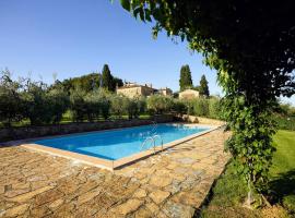 酒店照片: Badia a Passignano Villa Sleeps 13 Pool Air Con