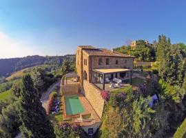होटल की एक तस्वीर: Petrognano Villa Sleeps 16 Pool Air Con WiFi