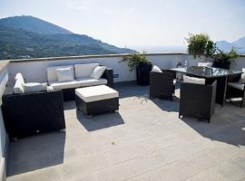 Gambaran Hotel: Sant'Agata sui Due Golfi Villa Sleeps 6 Air Con