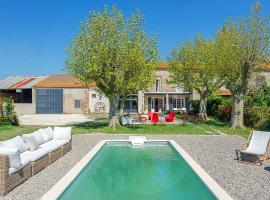 מלון צילום: Les Baux de Provence Villa Sleeps 10 Pool