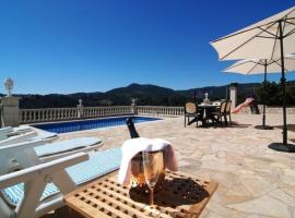 Zdjęcie hotelu: Arenys de Munt Villa Sleeps 4 Pool WiFi