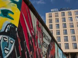 Schulz Hotel Berlin Wall at the East Side Gallery