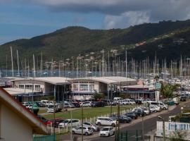 A picture of the hotel: F2 sur marina