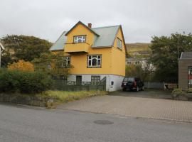 Cosy Guesthouse anno 1936, Hotel in Sandavágur