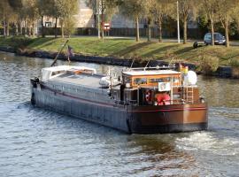 A picture of the hotel: BlackPearl Boat&Breakfast