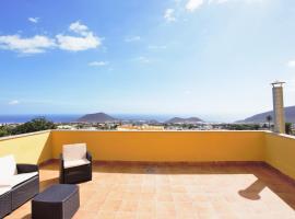 Hotel Photo: Fabulosos Attic with Ocean & Mountain Views