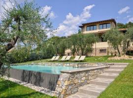 Hotel Photo: Poggibonsi Villa Sleeps 12 Pool Air Con WiFi