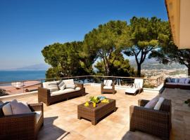 Hotel foto: Priora Villa Sleeps 16 Pool Air Con WiFi