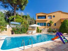 होटल की एक तस्वीर: Sant Cebria de Vallalta Villa Sleeps 10 Pool WiFi