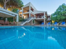 Hotel Photo: Sant Andreu de Llavaneres Villa Sleeps 9 Pool WiFi