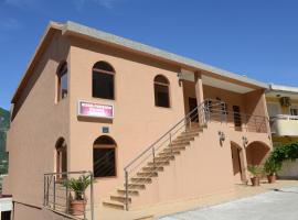 ROOMS & APARTMENTS DOBROTSKI DVORI, hotel v destinaci Kotor