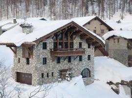 รูปภาพของโรงแรม: Val d Isere Chalet Sleeps 10 Pool WiFi