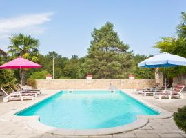 Hotel Photo: Valeuil Villa Sleeps 10 Pool