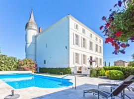 Hotel fotografie: Le Temple-sur-Lot Chateau Sleeps 12 Pool