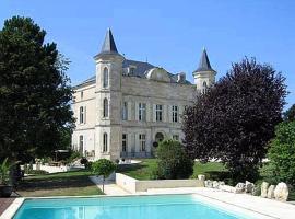 Foto do Hotel: Laugnac Chateau Sleeps 18 Pool WiFi