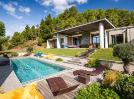 Фотография гостиницы: Vingrau Villa Sleeps 12 Pool Air Con WiFi