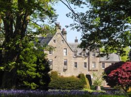 होटल की एक तस्वीर: Dalry Chateau Sleeps 10 WiFi