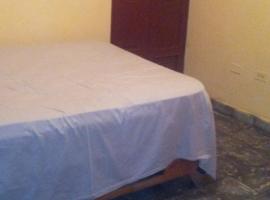 होटल की एक तस्वीर: Habitacion confortable en zona excluciva de santo Domingo