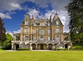 Hotel Photo: Attainville Chateau Sleeps 27 WiFi