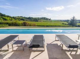 Hotel foto: Sainte-Colombe-en-Bruilhois Villa Sleeps 8 Pool