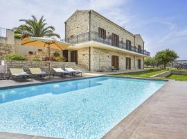 Foto di Hotel: Pietre Nere San Zagaria Villa Sleeps 16 Pool WiFi