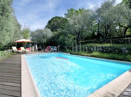 Hotel fotoğraf: Grasse Villa Sleeps 6 Pool