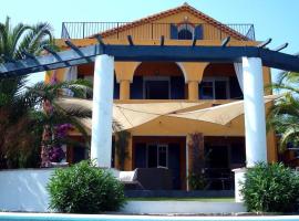 A picture of the hotel: Bandol AOC Villa Sleeps 14 Pool