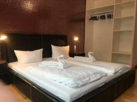 Hotel Photo: Berlin 1A-Lage Wohnung mit hohem Standard