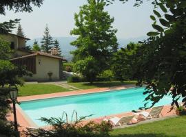 Hotel kuvat: Scarperia Villa Sleeps 8 Pool WiFi