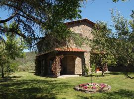 Hotel Photo: Pergaccio Villa Sleeps 8 Pool Air Con WiFi