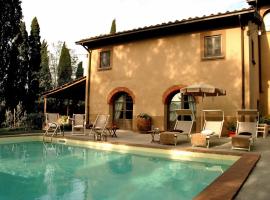 ホテル写真: Terranuova Bracciolini Villa Sleeps 12 Pool Air Con